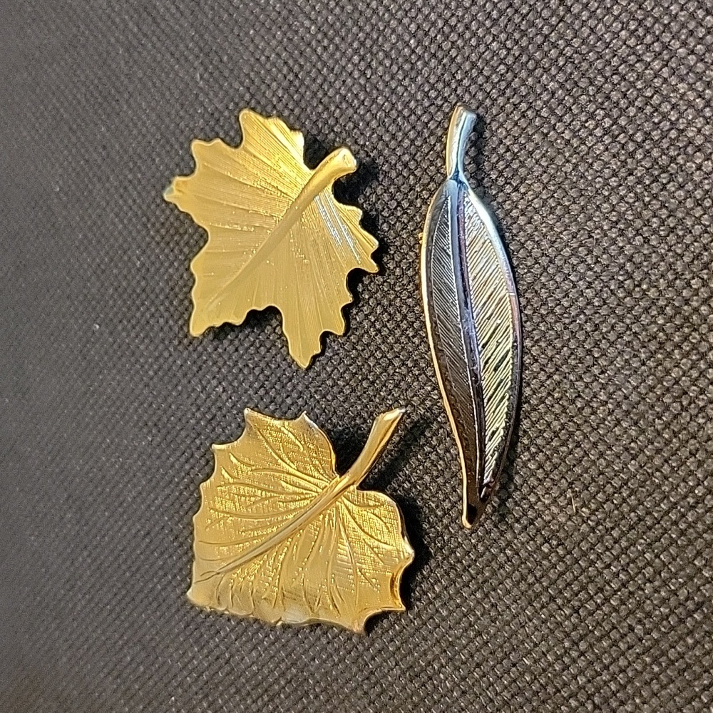 Set of three leaf brooches